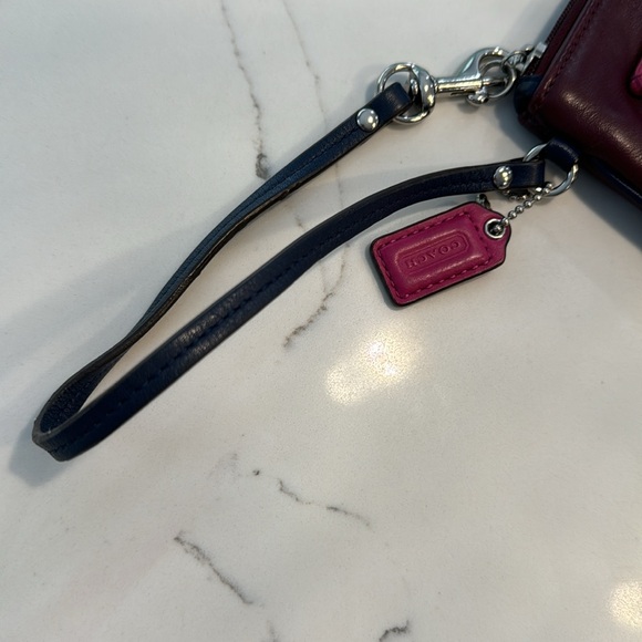 Coach Park Quilted Leather Medium Wristlet F50097 - Picture 9 of 15